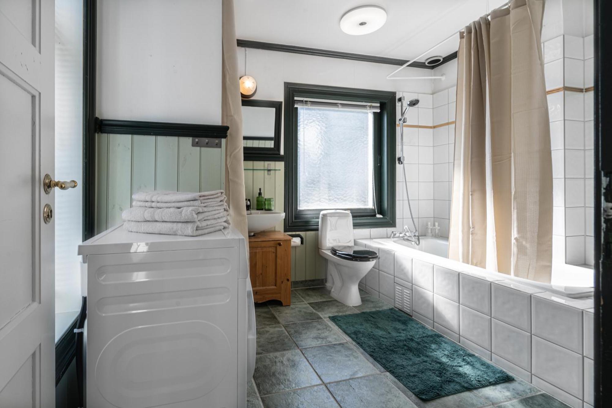 Sunny Apartment In Alesund City Екстериор снимка