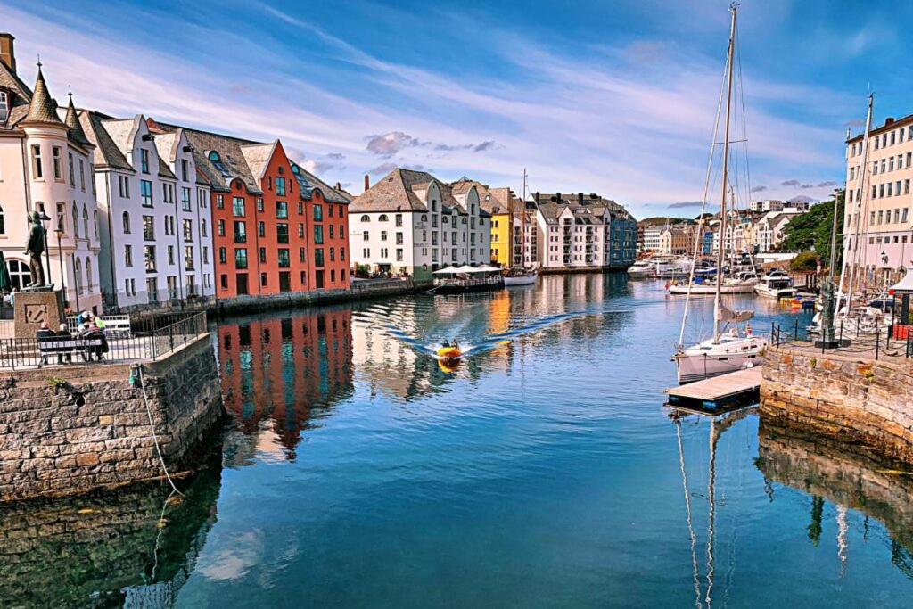 Sunny Apartment In Alesund City Екстериор снимка