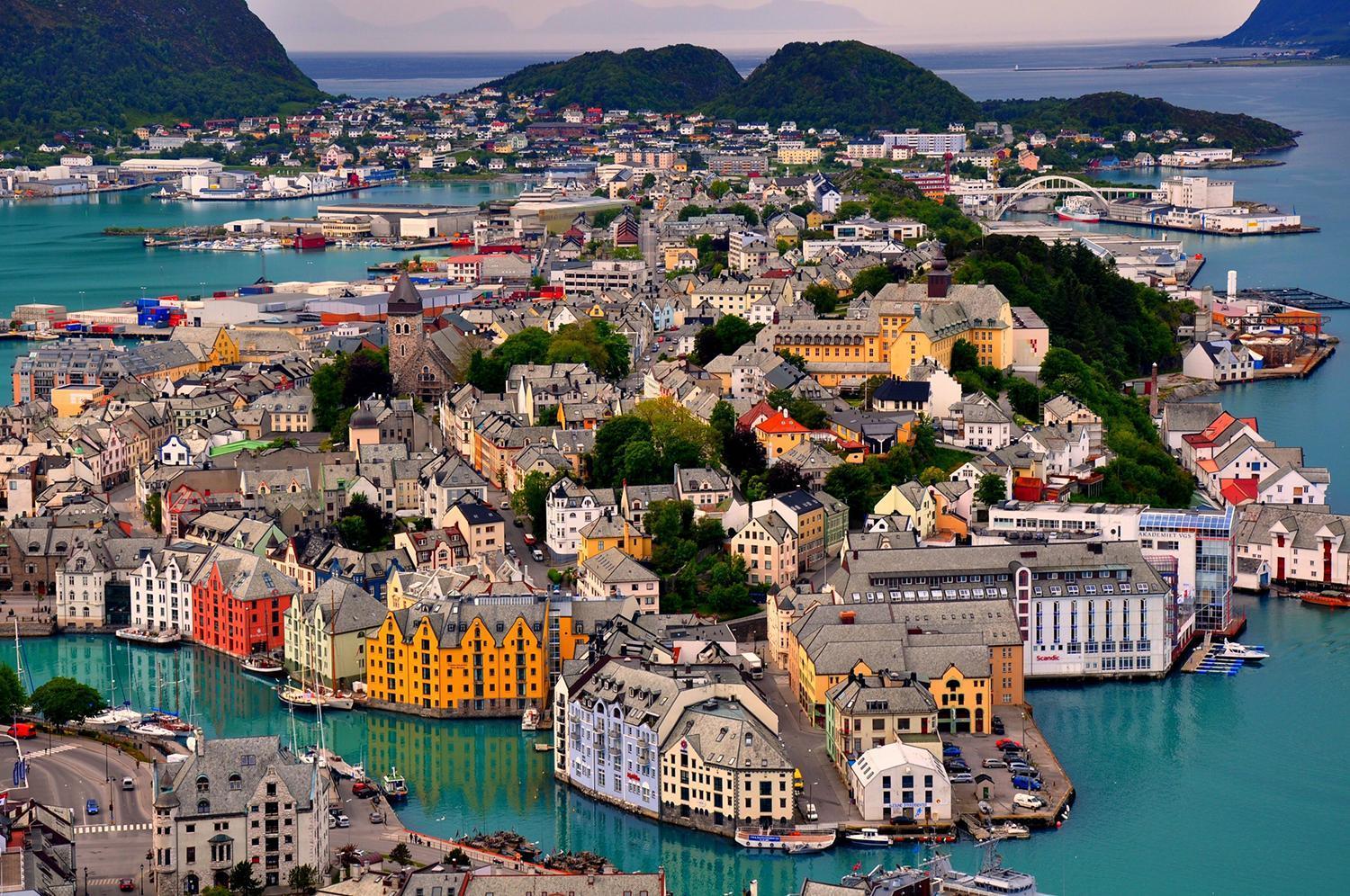 Sunny Apartment In Alesund City Екстериор снимка