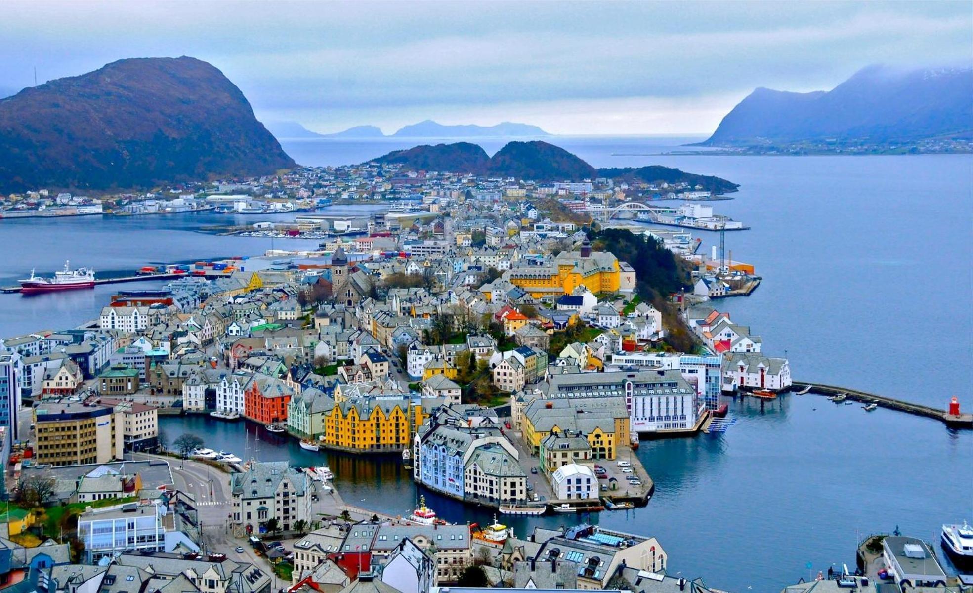 Sunny Apartment In Alesund City Екстериор снимка